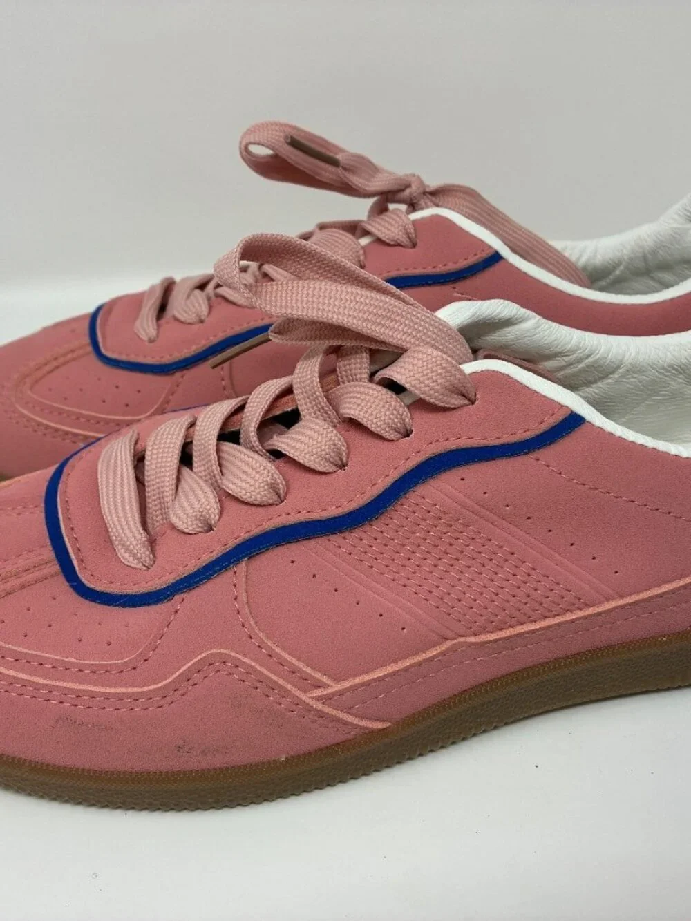 Rachel Roy Pink Retro Low Top Sneakers Women’s Gum Sole Blue Trim Lace Up Shoes